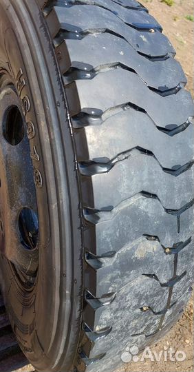 Шины с дисками для грузового автомобиля
