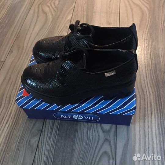 Полуботинки женские 37 размер новые