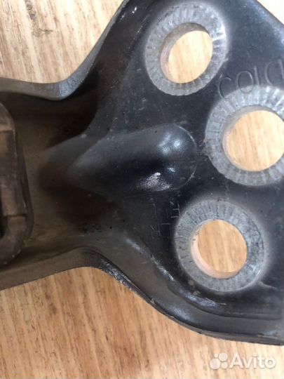 Петля двери передняя правая Ssangyong Kyron