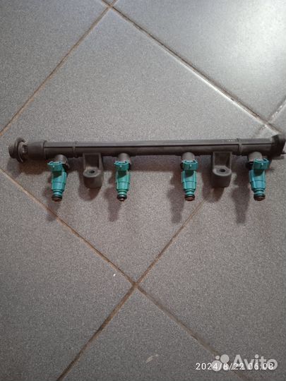 Топливная рампа с форсунками