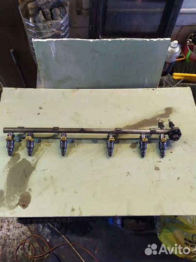 Топливная рампа jeep grand Cherokee ZJ 4.0