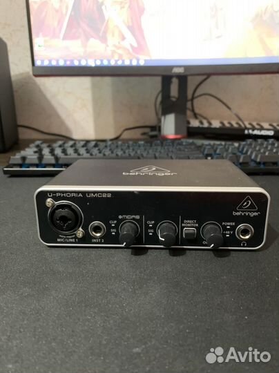 Звуковая карта behringer umc22
