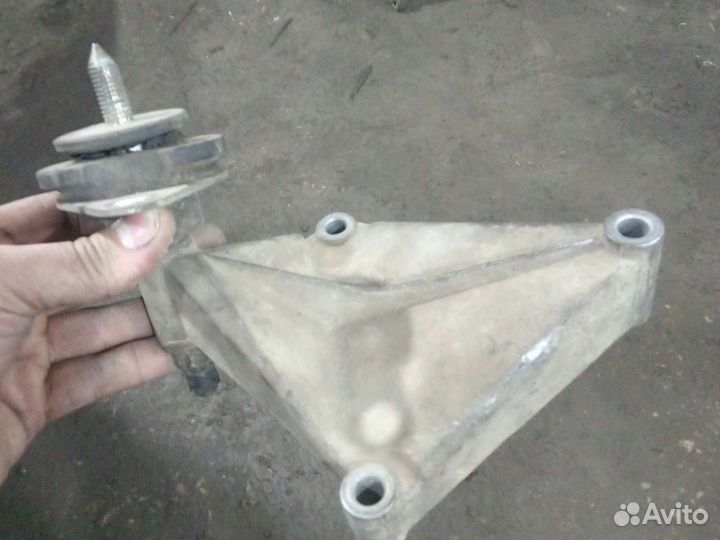 Кронштейн кпп Рено Меган,Сценик,итд