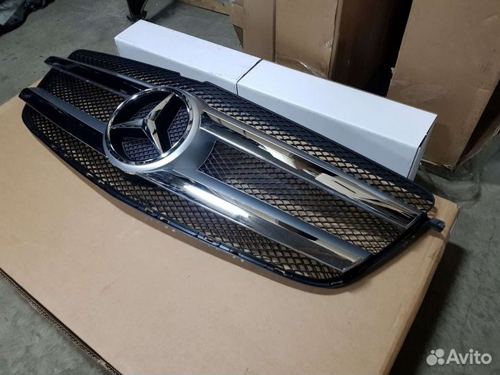Решетка радиатора Mercedes GL166