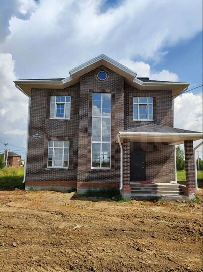 Коттедж 200 м² на участке 6 сот.