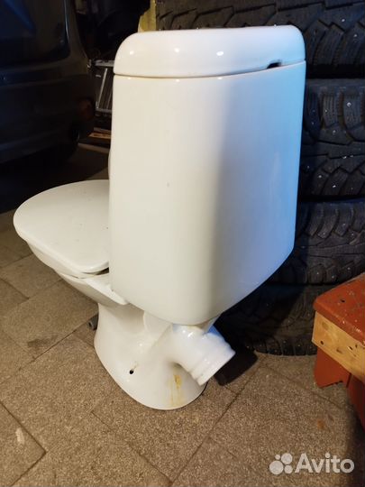 Унитаз с бачком