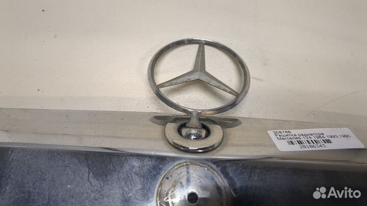 Решетка радиатора Mercedes 124, 1990