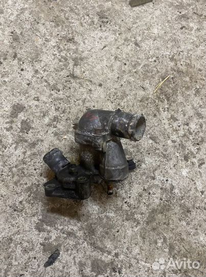 Корпус термостата Mitsubishi Lancer 9