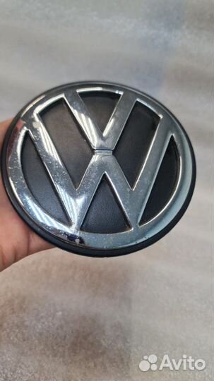 Эмблема на крышку багажника задняя Volkswagen