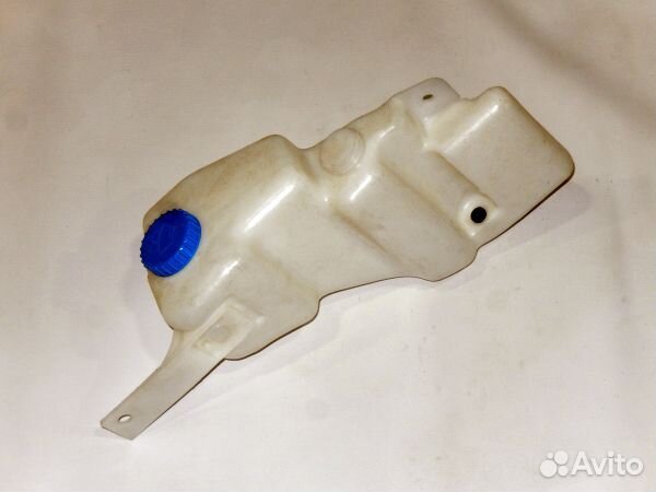 Бачок омывателя ваз-2110 (2горл. 1 отв)