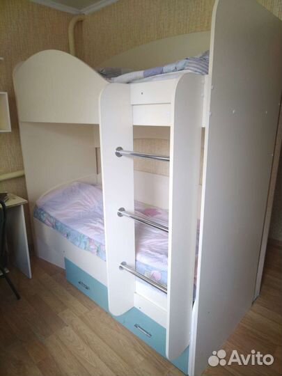 Двухъярусная кровать