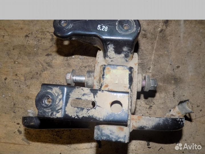 Опора кпп левая Corolla E15 2006-2013