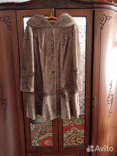 Шуба мутоновая(практически новая)