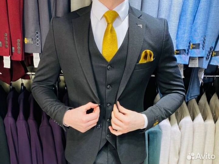 Мужской костюм черный влитой (не мнется)