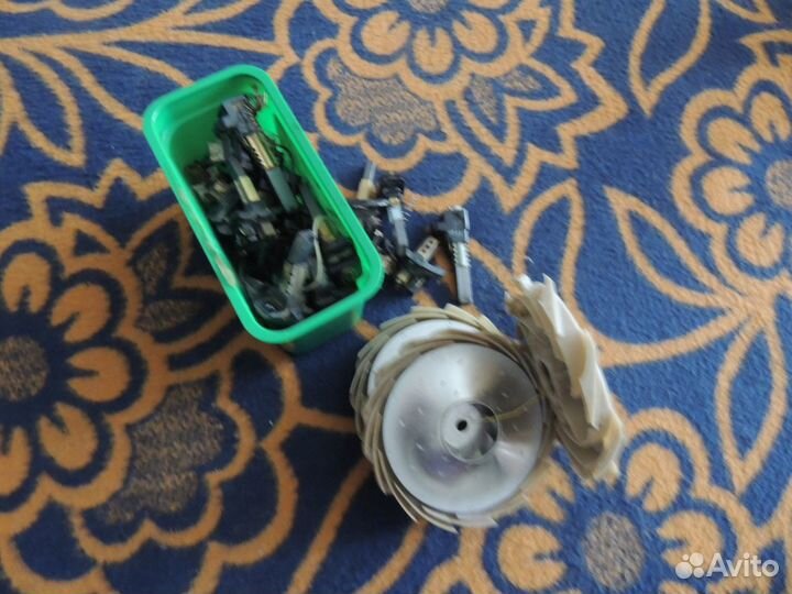 Любые запчасти к пылесосам разные