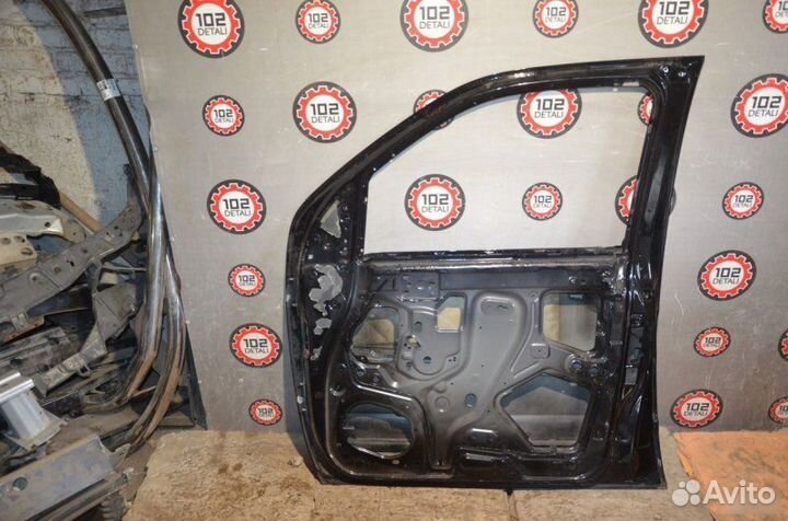 Дверь передняя правая Nissan Navara