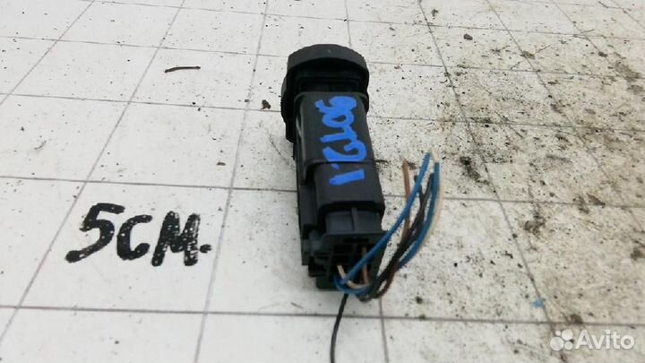 Кнопка аварийной сигнализации Renault Logan