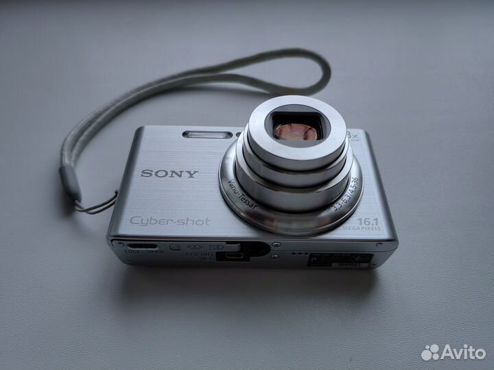 Компактный цифровой фотоаппарат