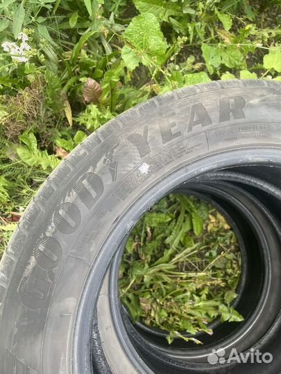 Goodyear EfficientGrip SUV 215/60 R17 96H