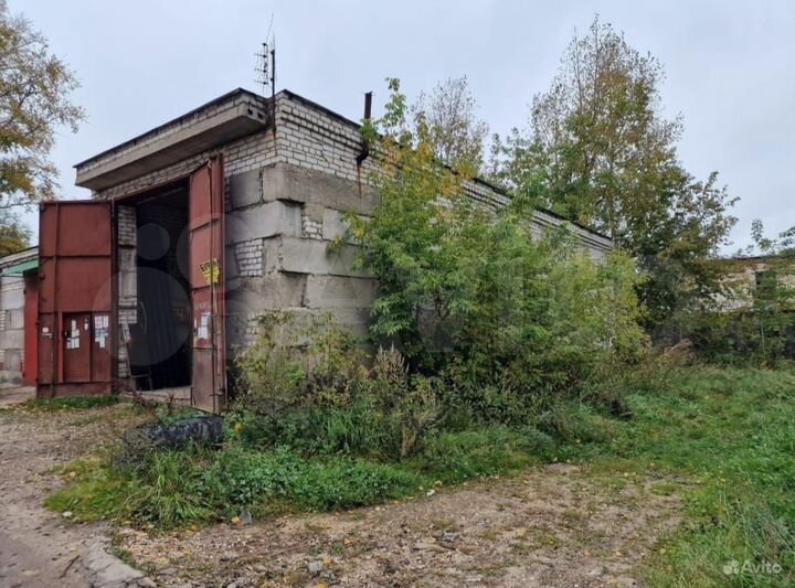 Гараж, > 30 м²