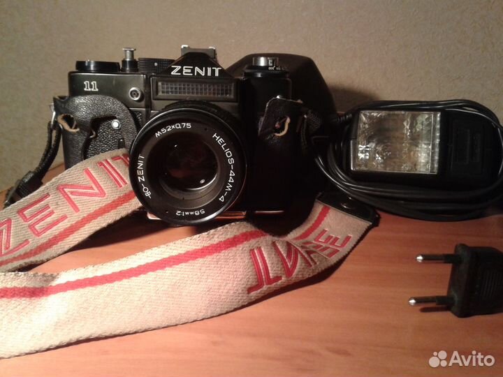 Зеркальный фотоаппарат Зенит-11
