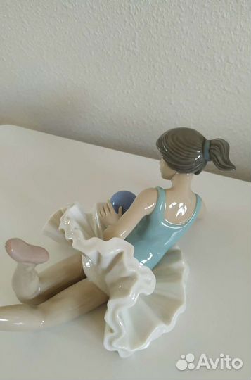 Статуэтка Балерина с мячом Nao by Lladro
