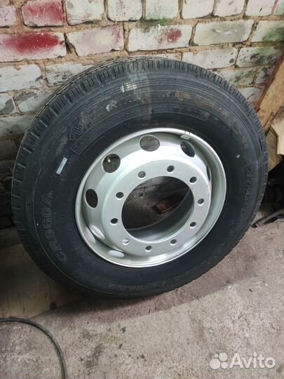 Новая шина с диском