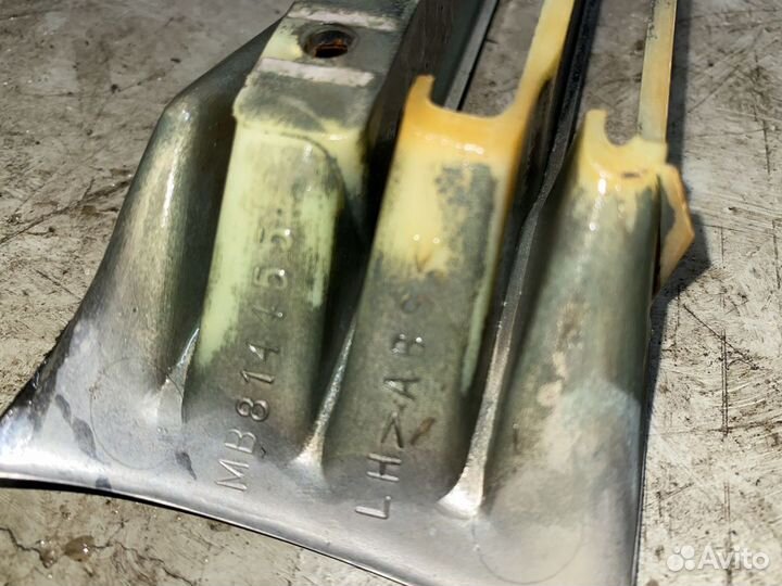 Решетка радиатора Mitsubishi Galant E52A MB814455