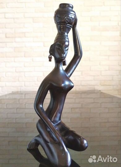 Статуэтка из дерева из разных стран