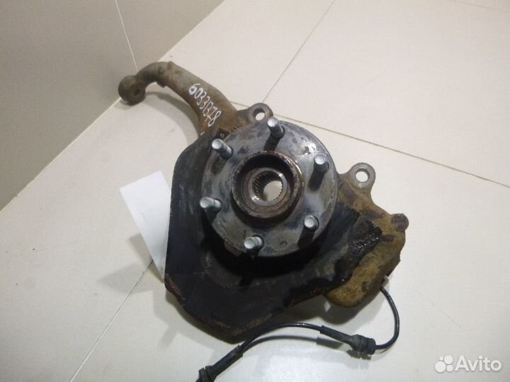 Кулак передний левый Nissan Navara D40 R51