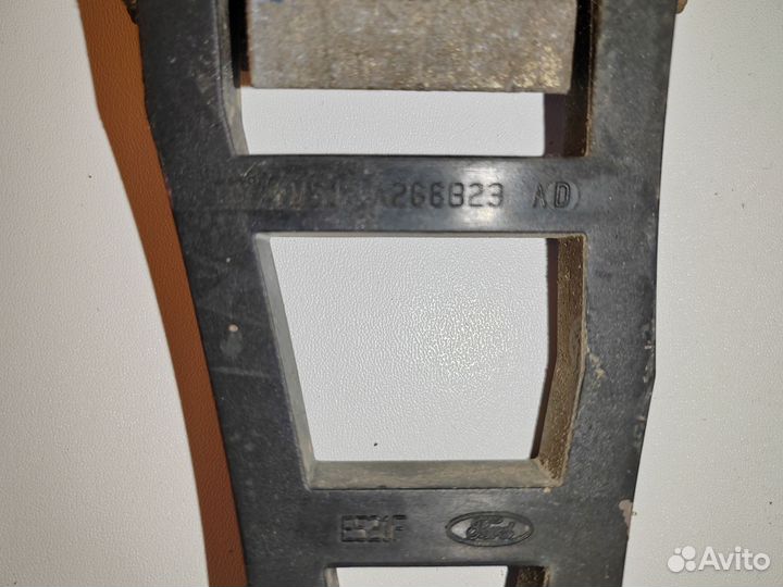 Кронштейн ручки двери задний правый Ford Focus 2