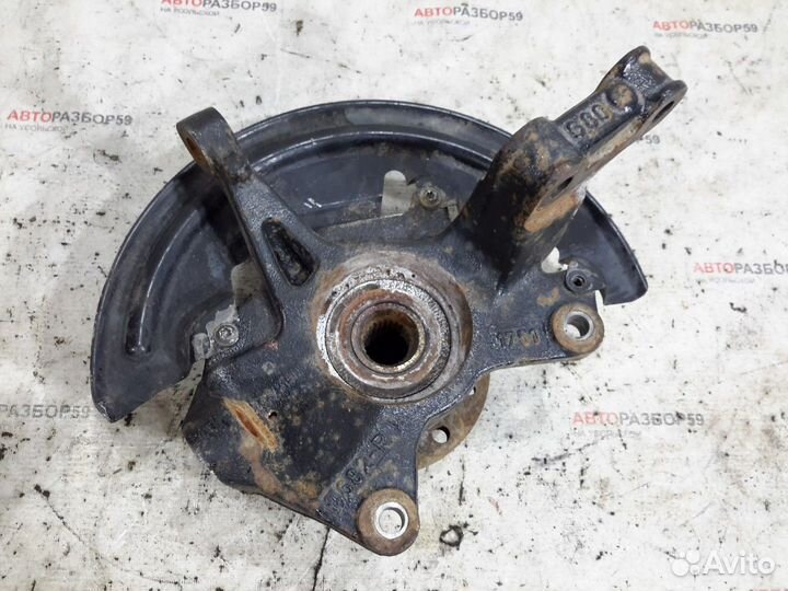 Кулак передний левый Renault Fluence