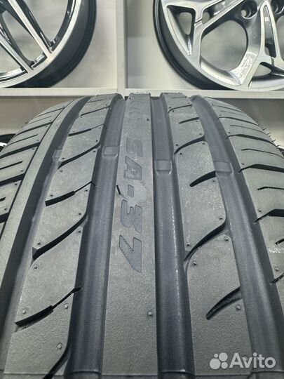 Goodride SA 37 225/50 R18 95W