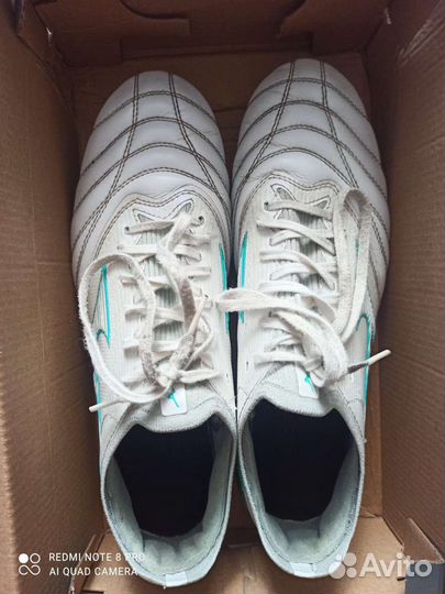 Футбольные бутсы мизуно