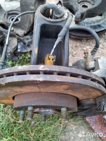 Поворотный кулак mazda 3 bk bl