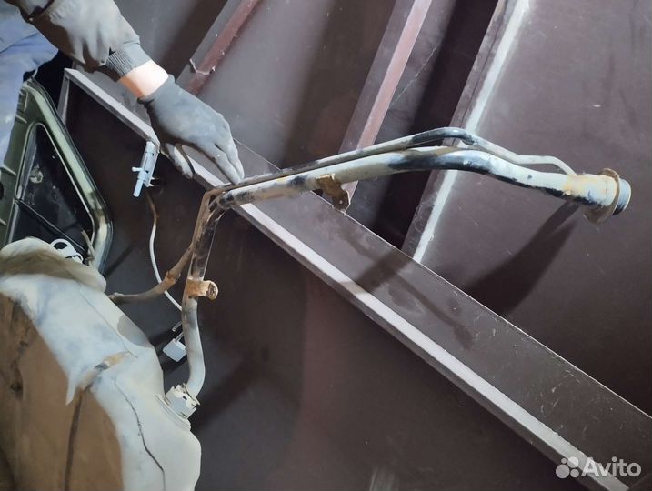 Горловина топливного бака Ford Mondeo 3