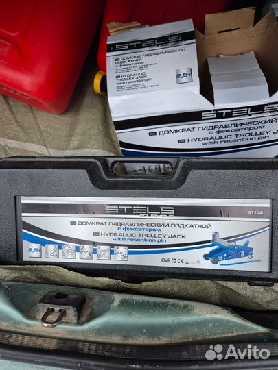 Продам домкрат подкатной 2,5 тонны