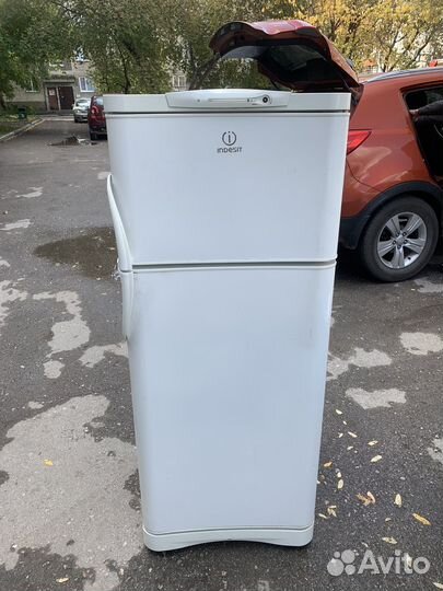 Холодильник бу indesit