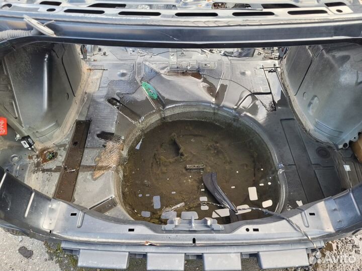 Ванна багажника на Ford Focus 2 седан