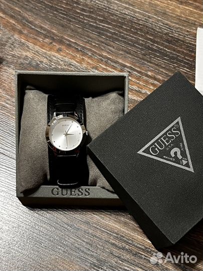 Часы guess