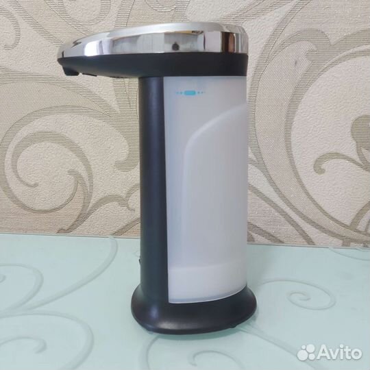 Сенсорный дозатор для жидкого мыла