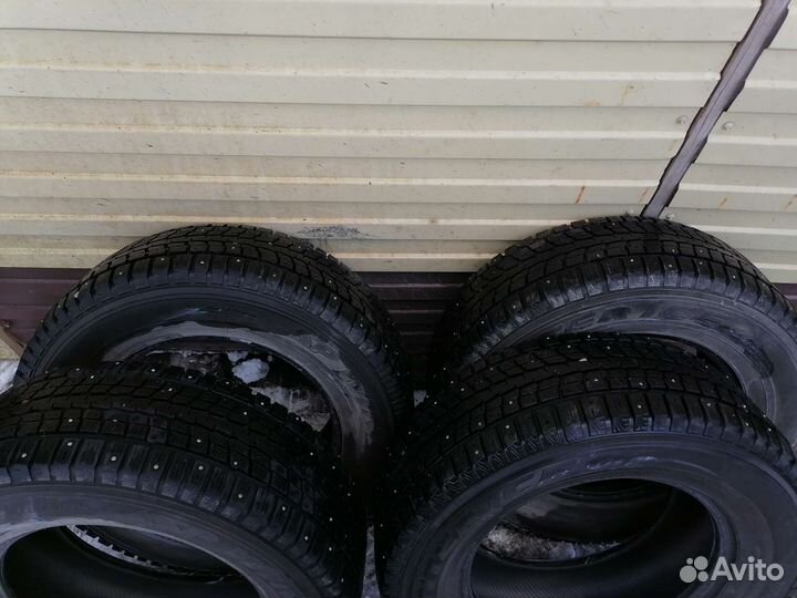 Продам шины б/у зима R17 265/65