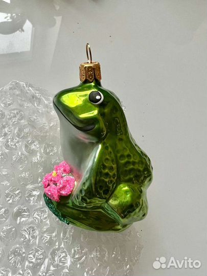 Елочная игрушка лягушка на кувшинке