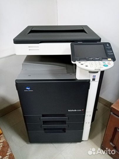 Цветной лазерный принтер Konica Minolta С220. Торг