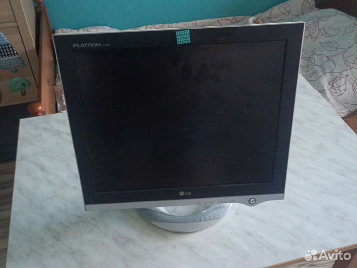 Монитор LG flatron L1720B