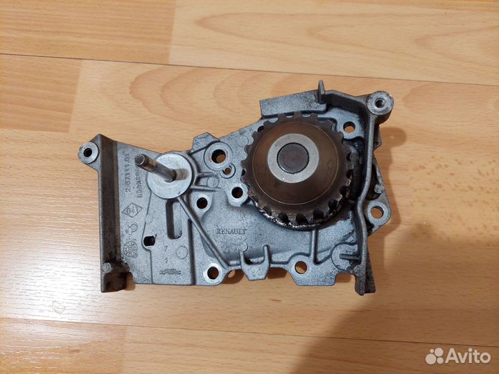 Водяной насос Renault (8200582675). Помпа
