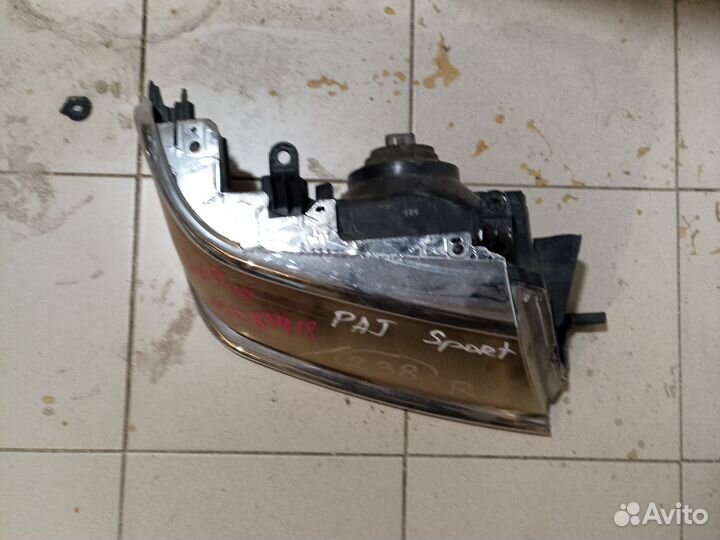 Фара Mitsubishi Pajero Sport