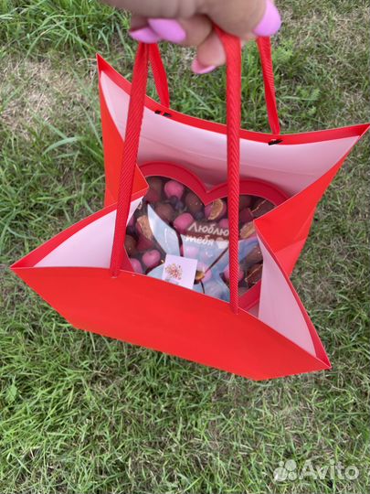 Клубника в шоколадев коробке сердце XL