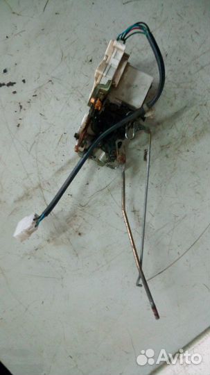 Мазда демио замок передней правой двери