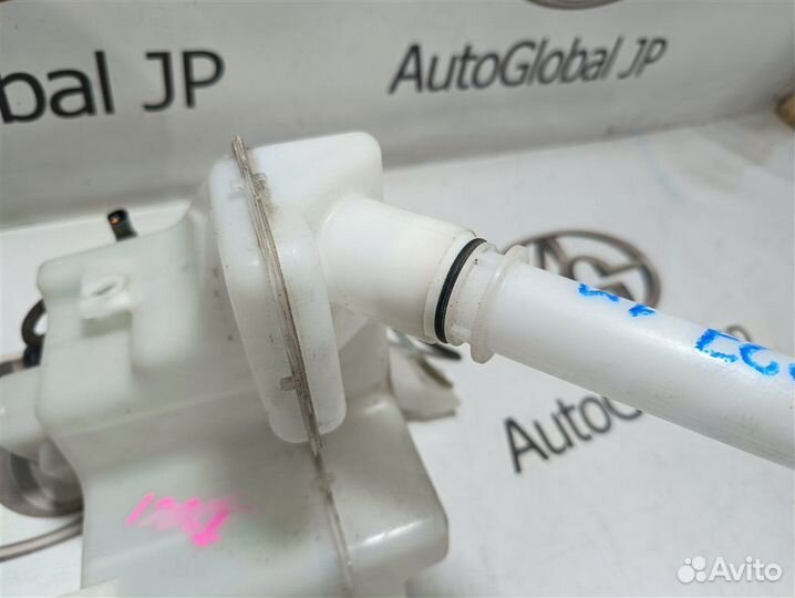 Бачок стеклоомывателя Nissan Leaf ZE0 EM61 2011